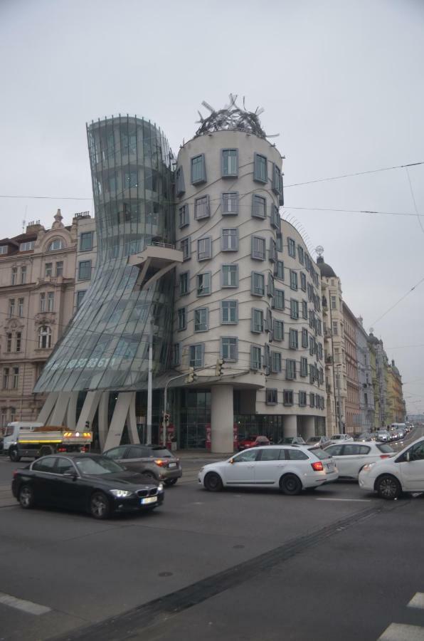Daire The Dancing House Residence, Two Bedroom With Balcony Near River!