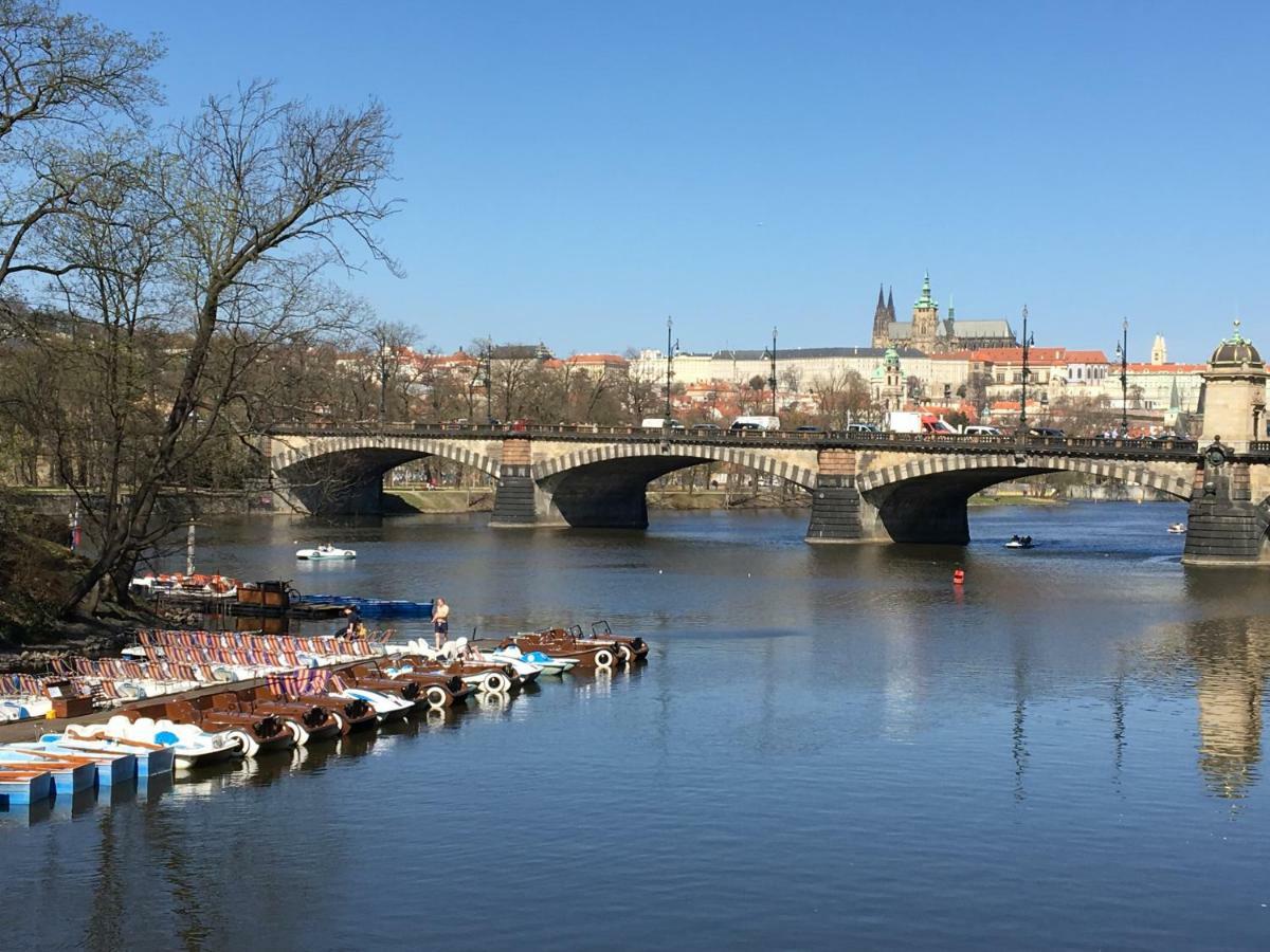 The Dancing House Residence, Two Bedroom With Balcony Near River! Apartmán *