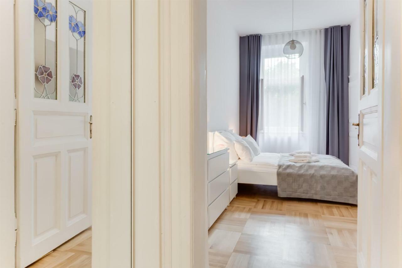 Daire The Dancing House Residence, Two Bedroom With Balcony Near River! Prag