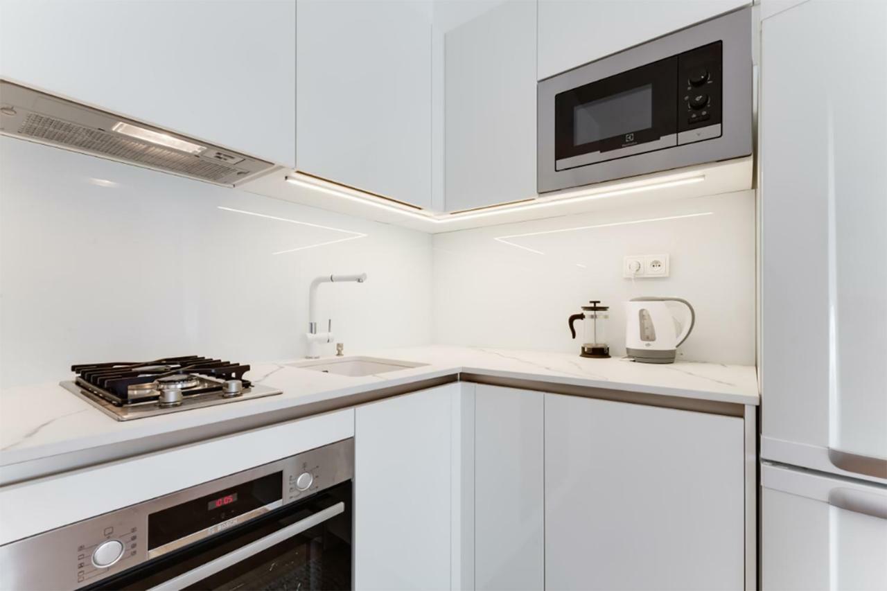 The Dancing House Residence, Two Bedroom With Balcony Near River! Daire