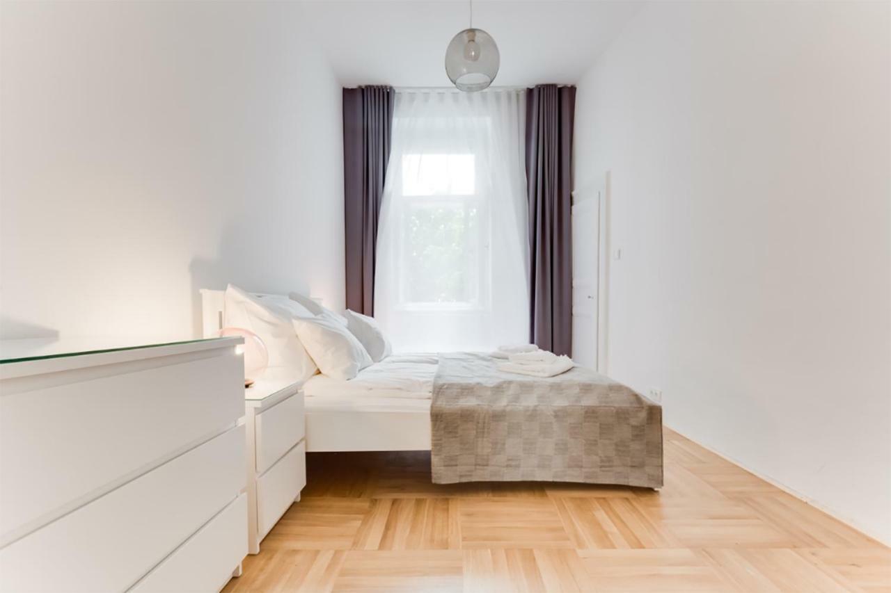 Daire The Dancing House Residence, Two Bedroom With Balcony Near River! Prag