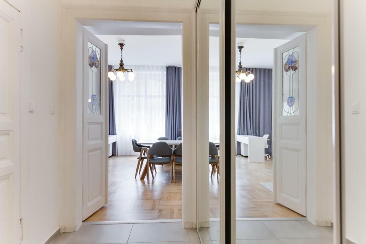 The Dancing House Residence, Two Bedroom With Balcony Near River! * Prague