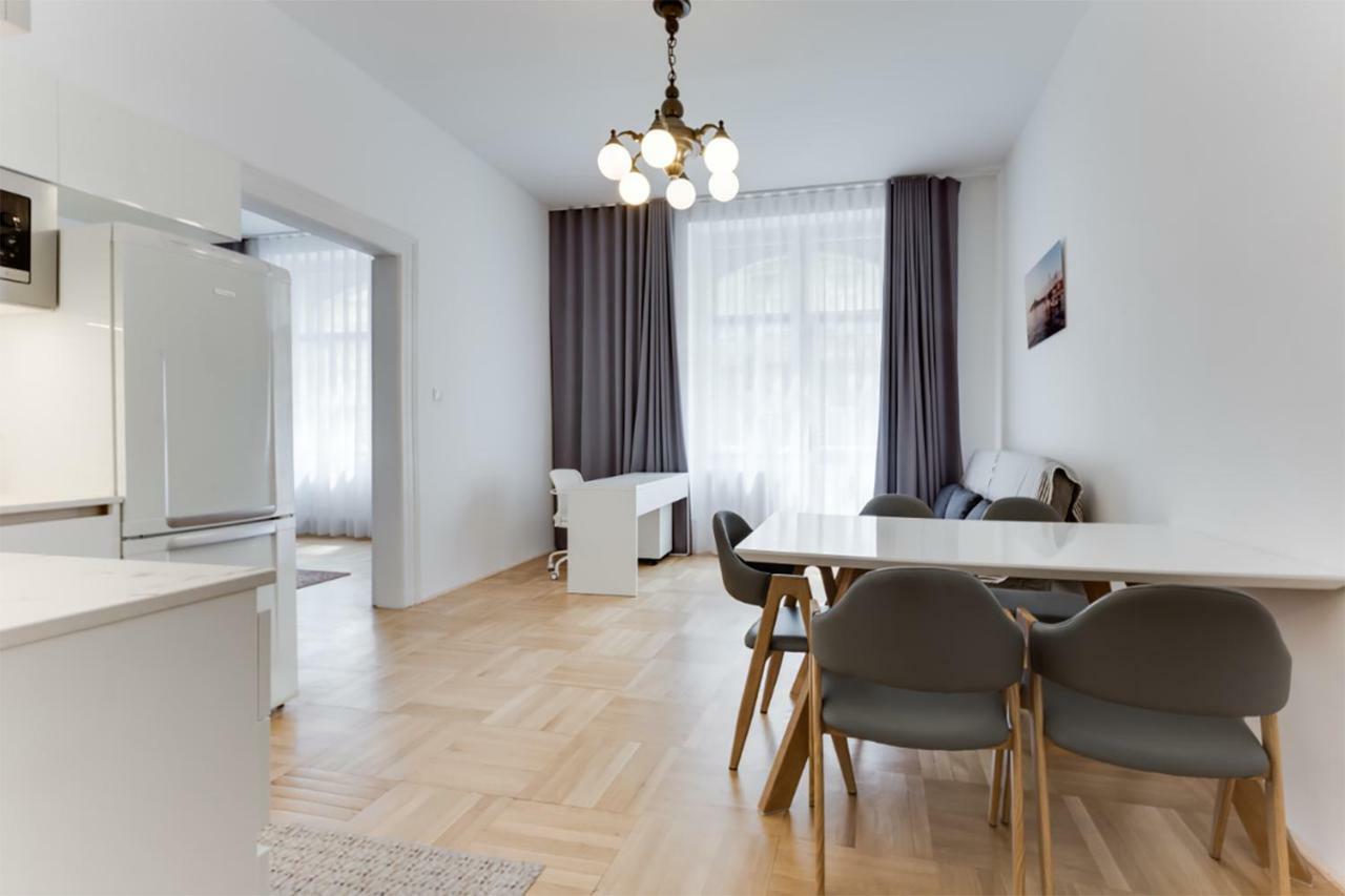 Apartment The Dancing House Residence, Two Bedroom With Balcony Near River! Prague
